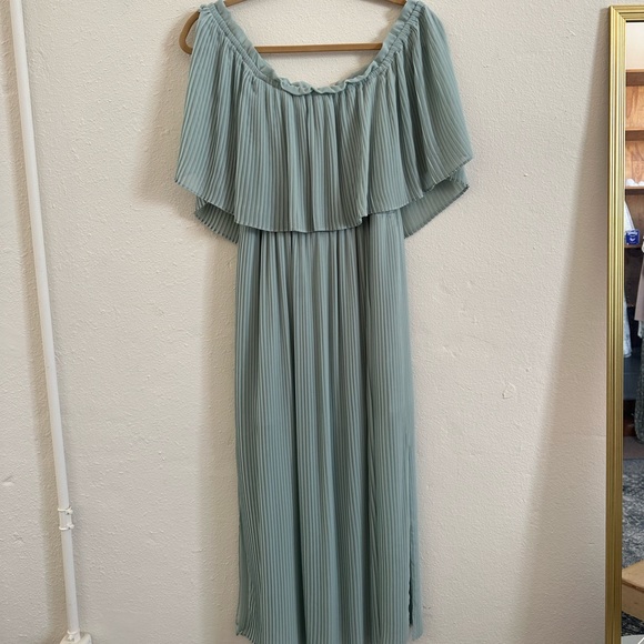 Zara sage green pleated midi dress NWOT - size M Zara sage green pleated midi dress NWOT - size M